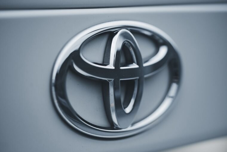 2004 Toyota Sienna Model