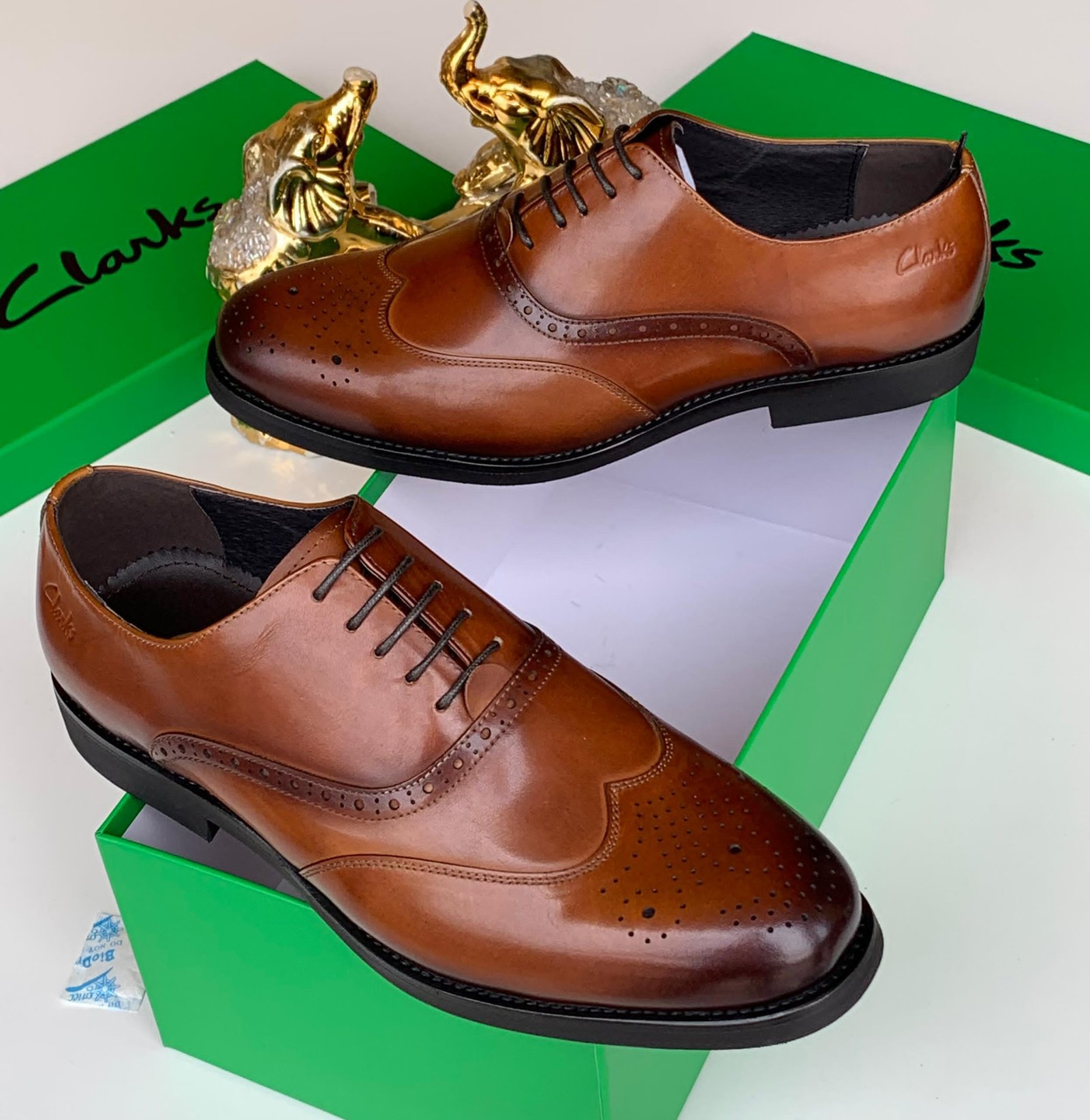Clarks Men’s Lace-Up Brogue Shoes