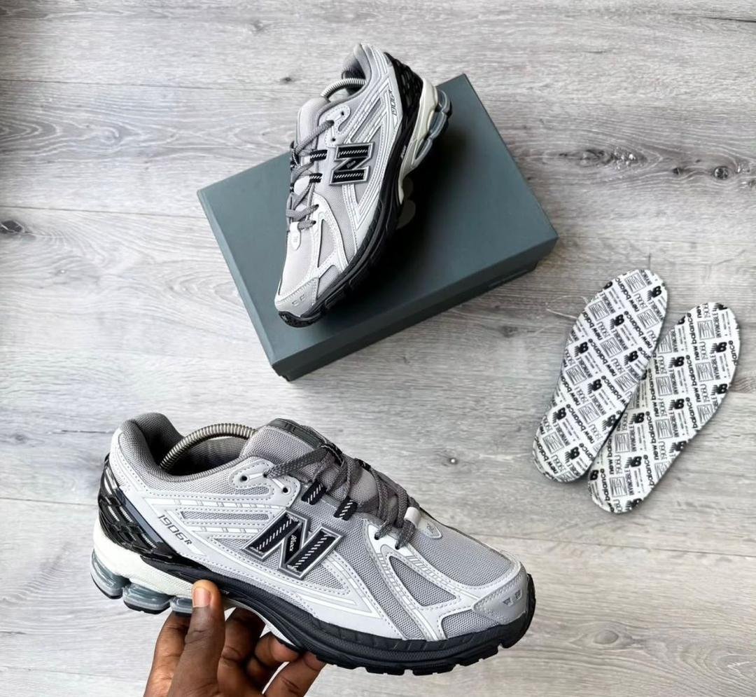 New Balance 1906R Sneakers